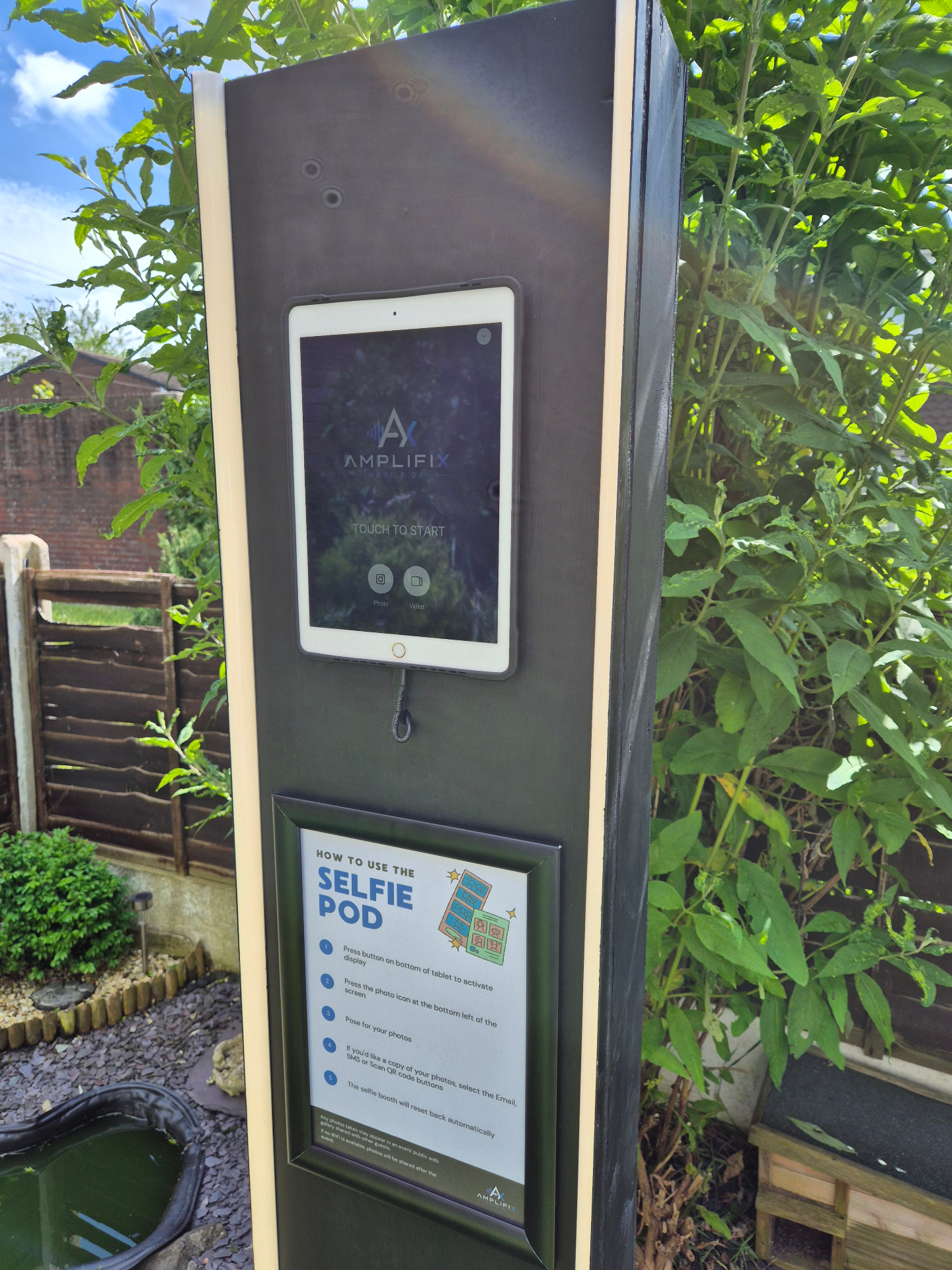 Side view of the Classic Tower selfie pod